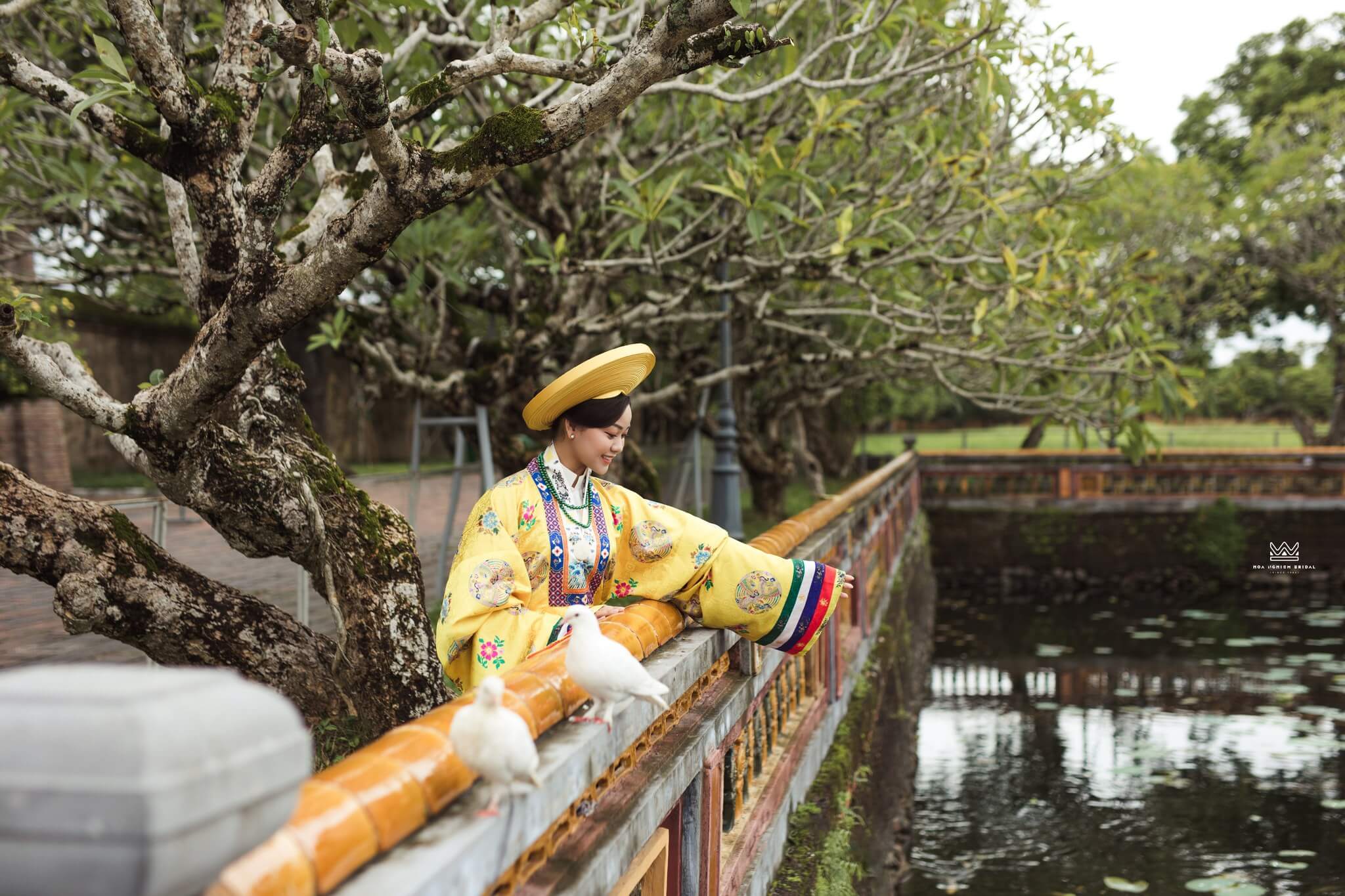 Hoa Nghiem Vietnamese ancient costume